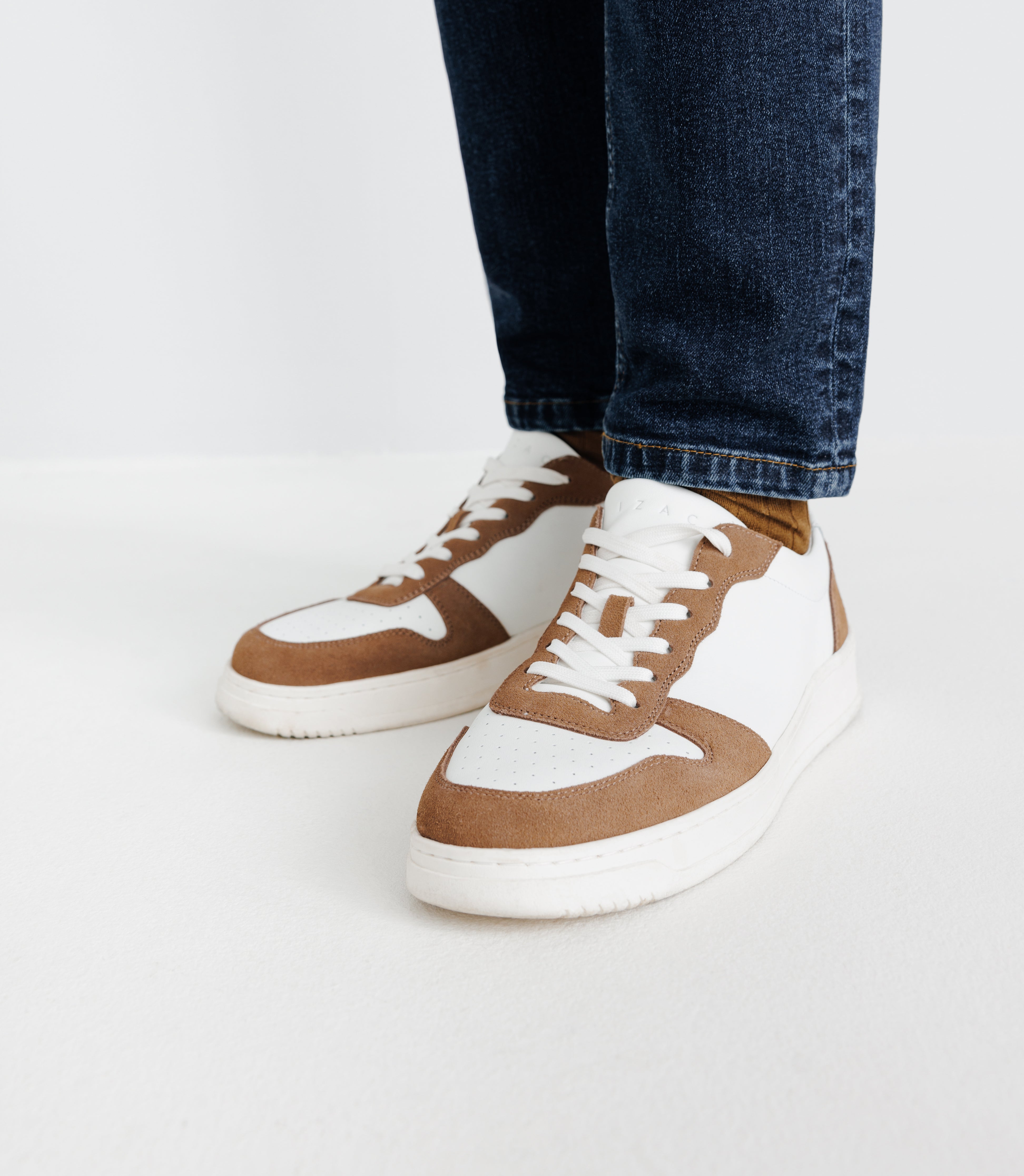 Sneakers shoes with taupe logo