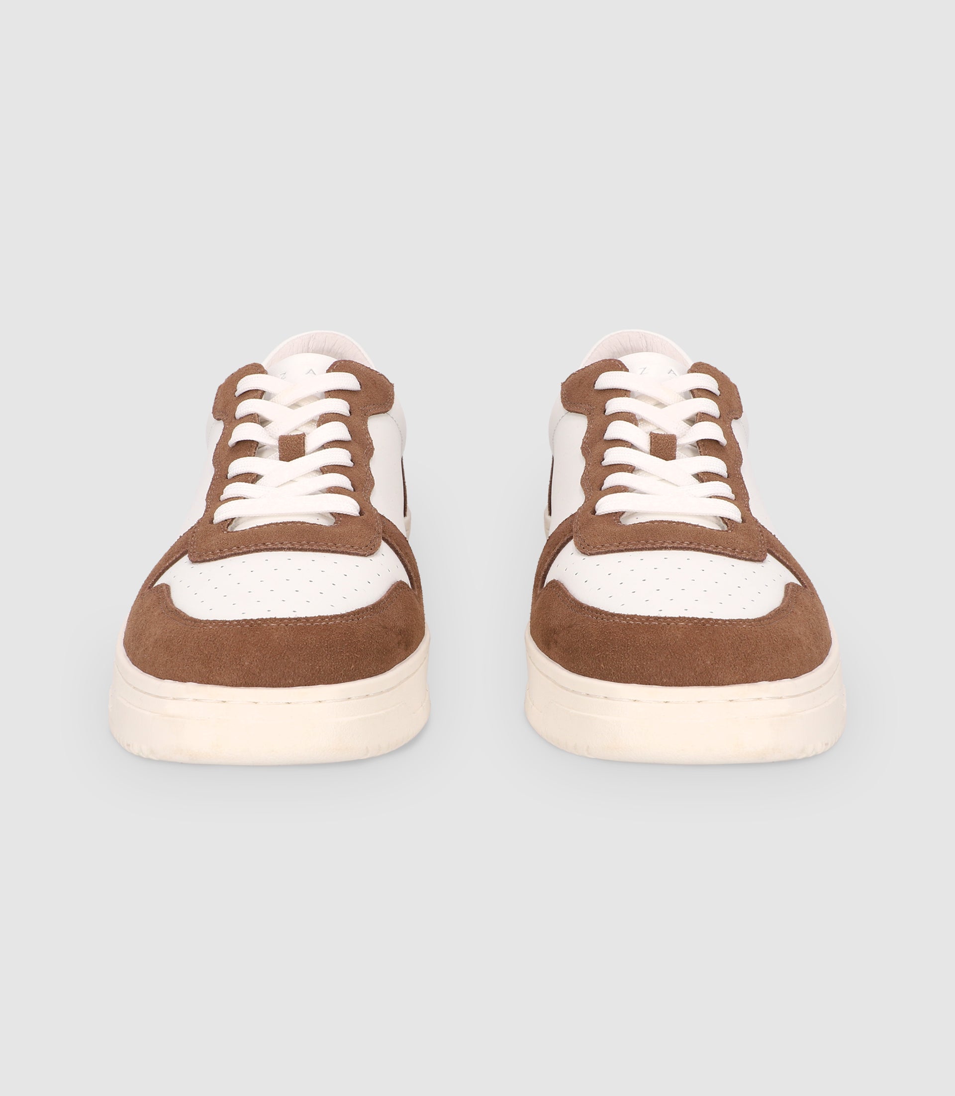 Sneakers shoes with taupe logo