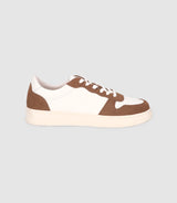 Sneakers shoes with taupe logo