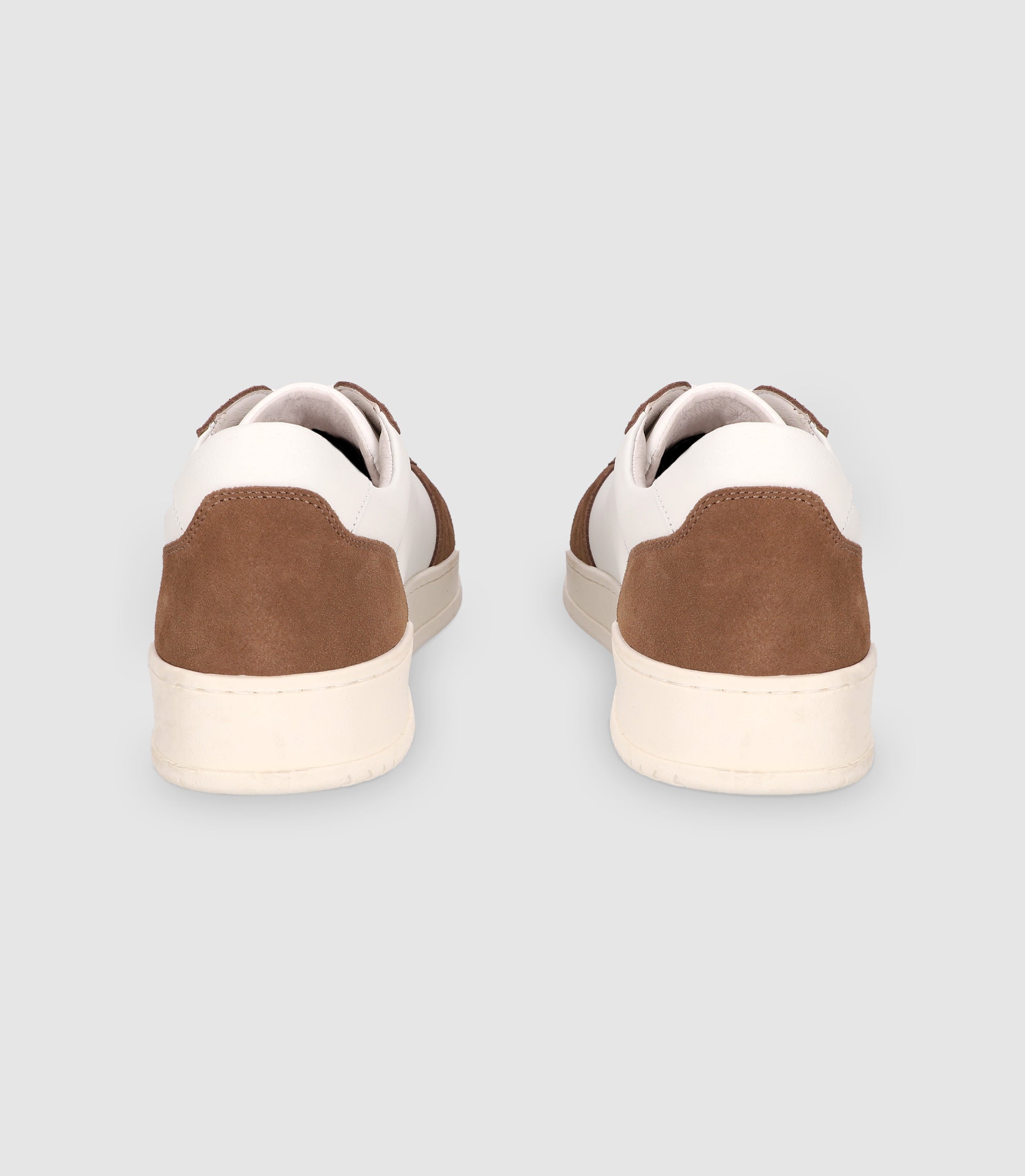 Sneakers shoes with taupe logo