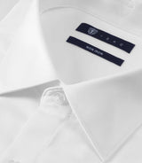 Unwavering shirt with white embroidery