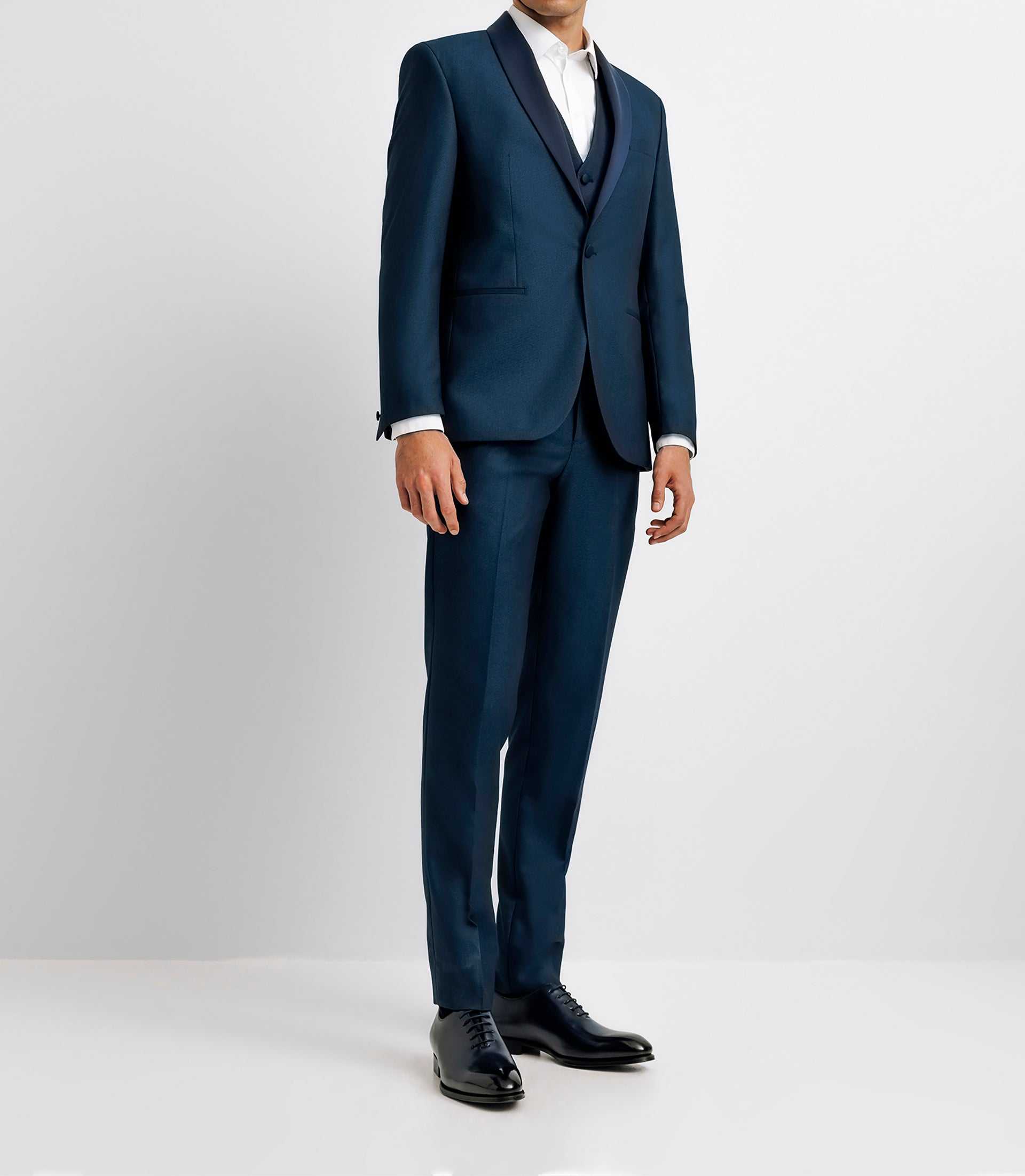 Ceremony suit with blue hem