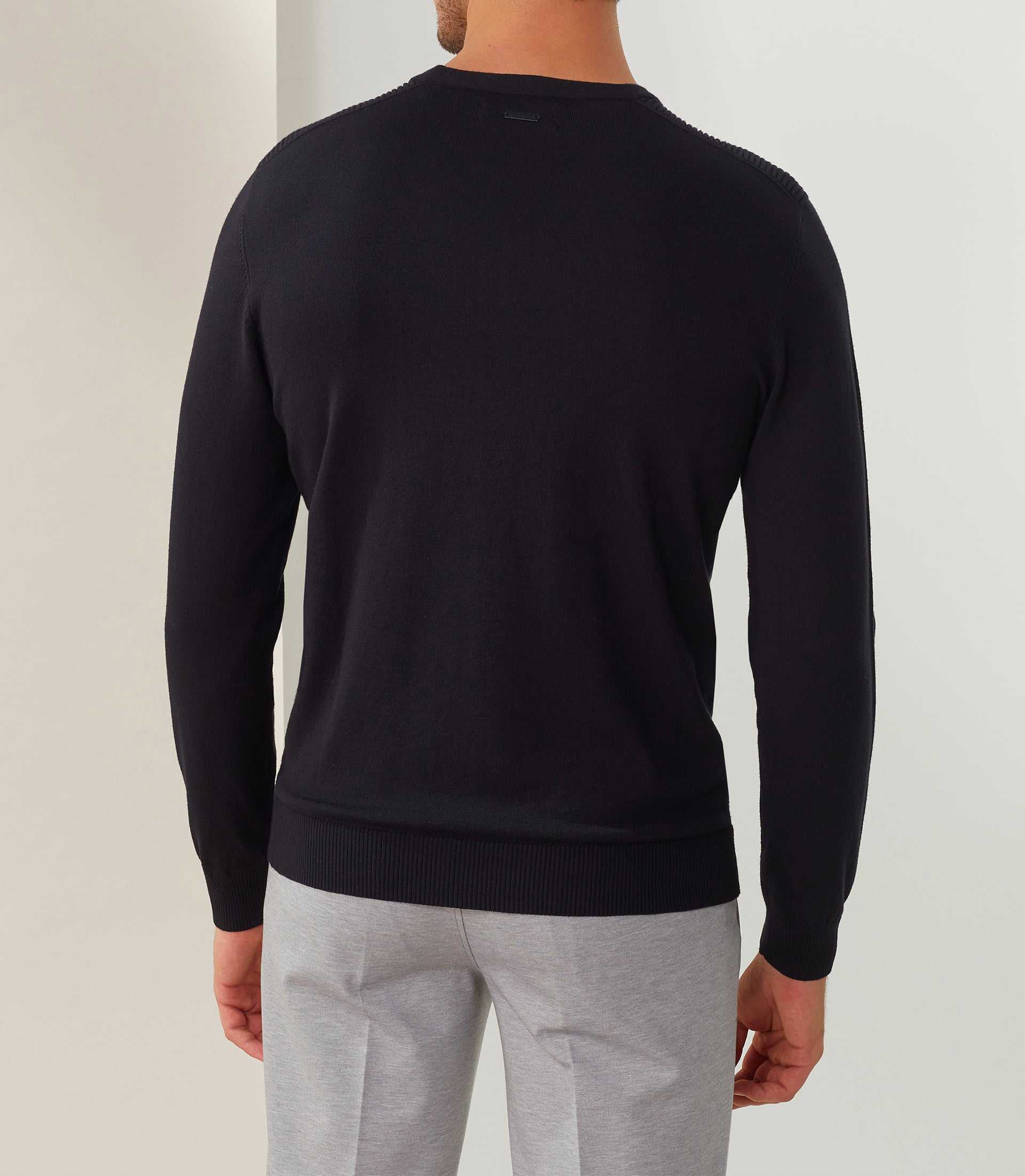 Fidele" black round neck sweater