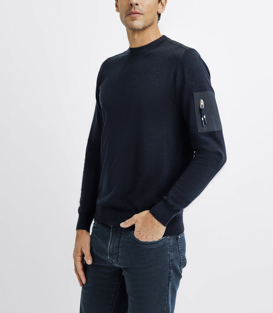 Round neck sweater with navy pocket