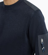 Round neck sweater with navy pocket