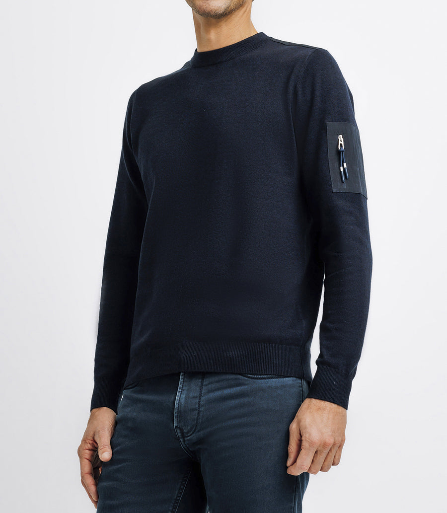 Round neck sweater with navy pocket