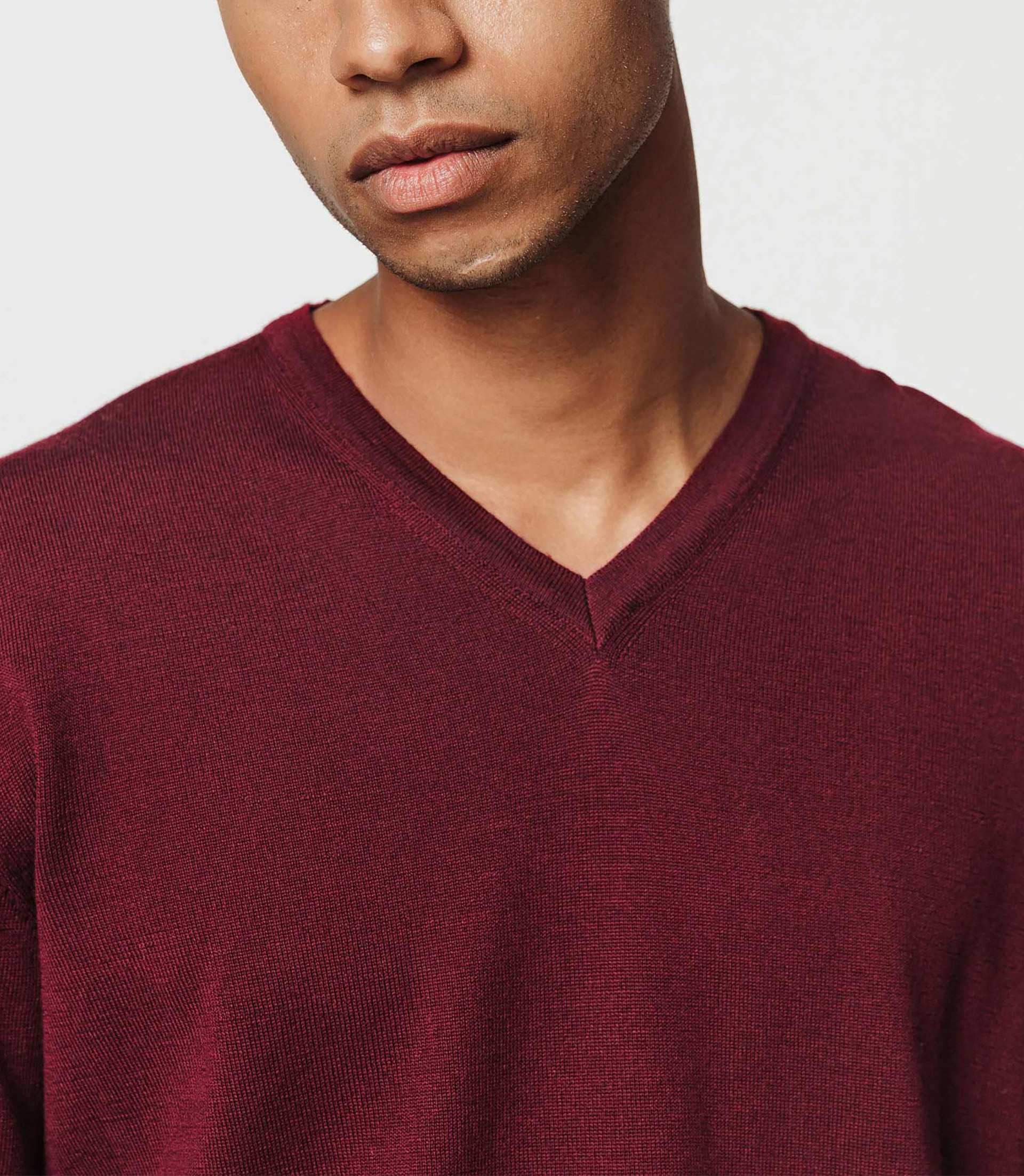 V-neck merino sweater burgundy