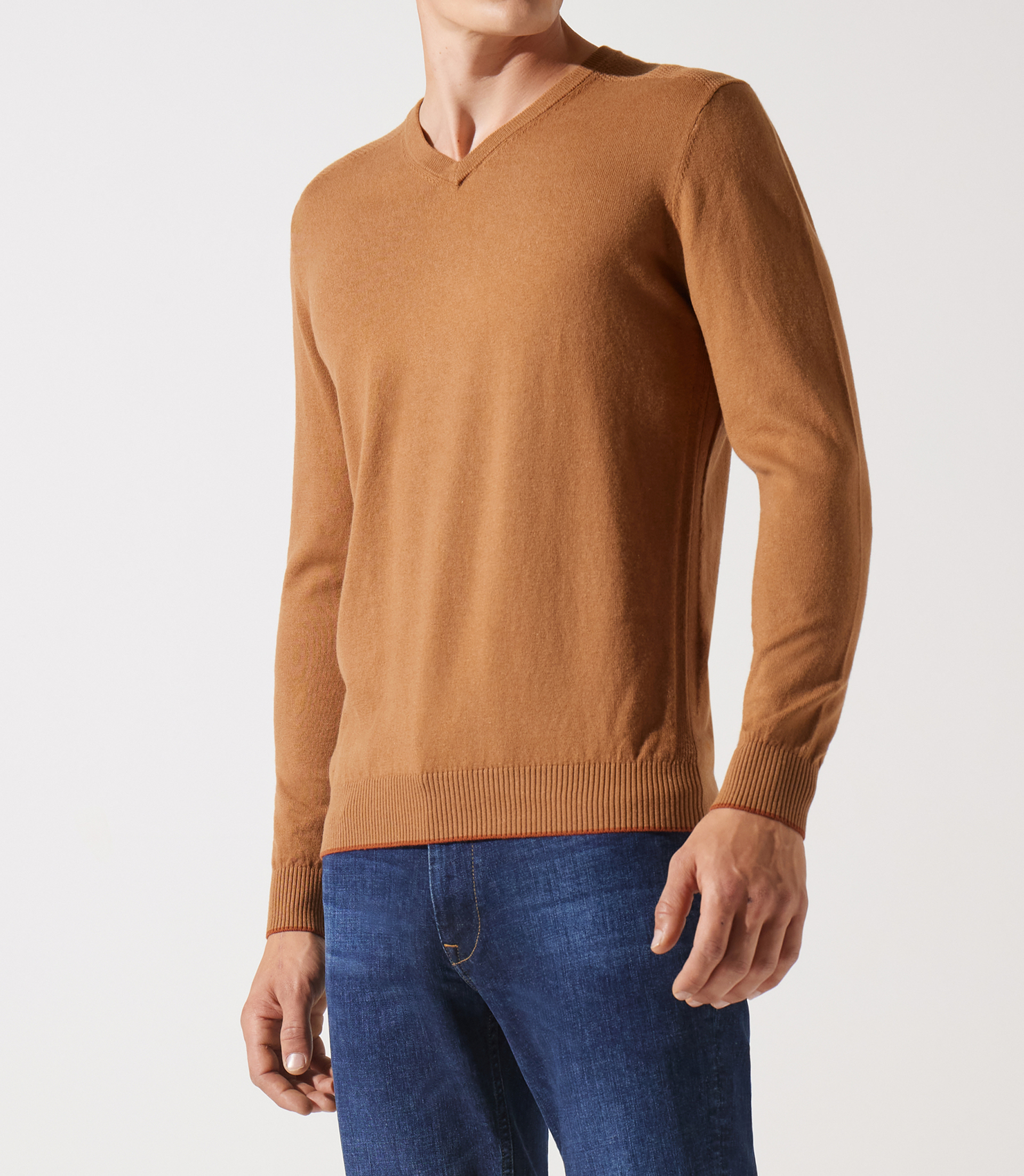 Pull col v rayé camel