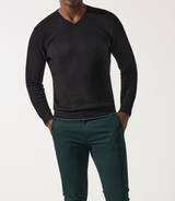 Schwarz gestreifter V -Neck -Pullover