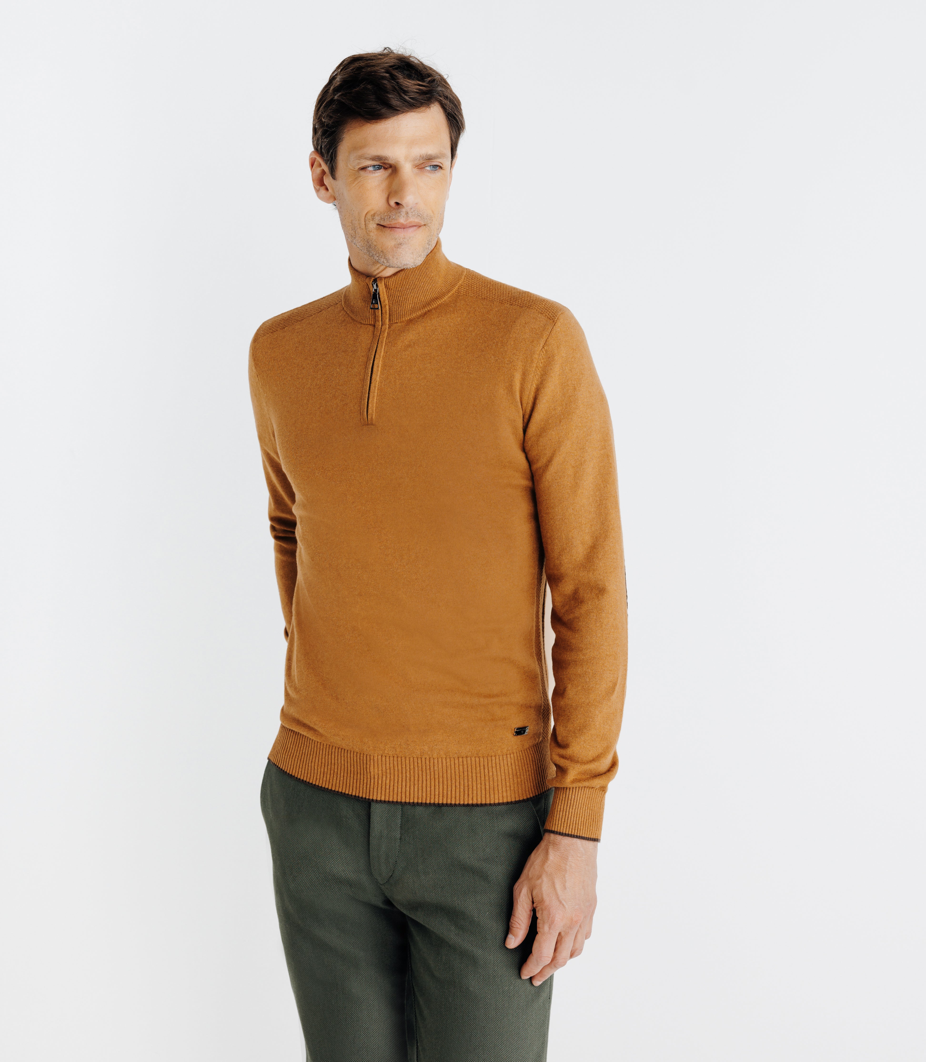 Pull col montant zippé camel - IZAC