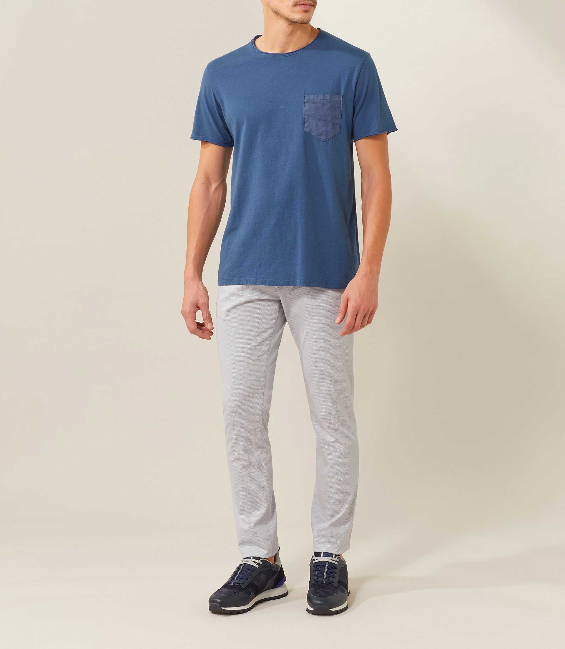 Navy round neck t-shirt with linen chest pocket "Xavi