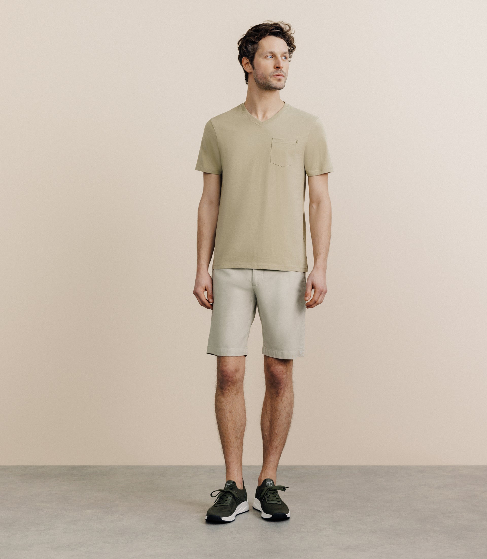 V-neck t-shirt with khaki pocket