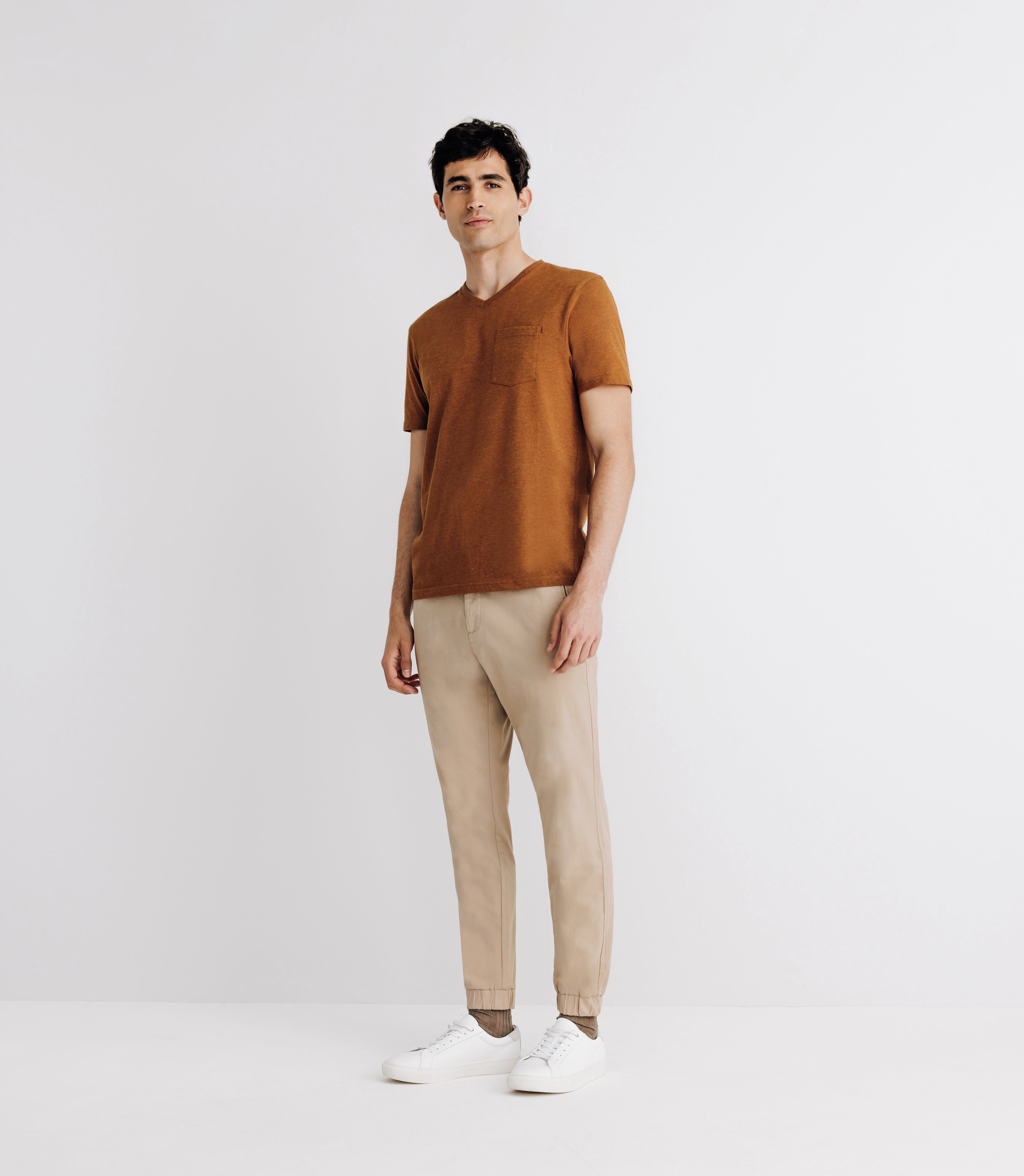 V-neck t-shirt with camel pocket