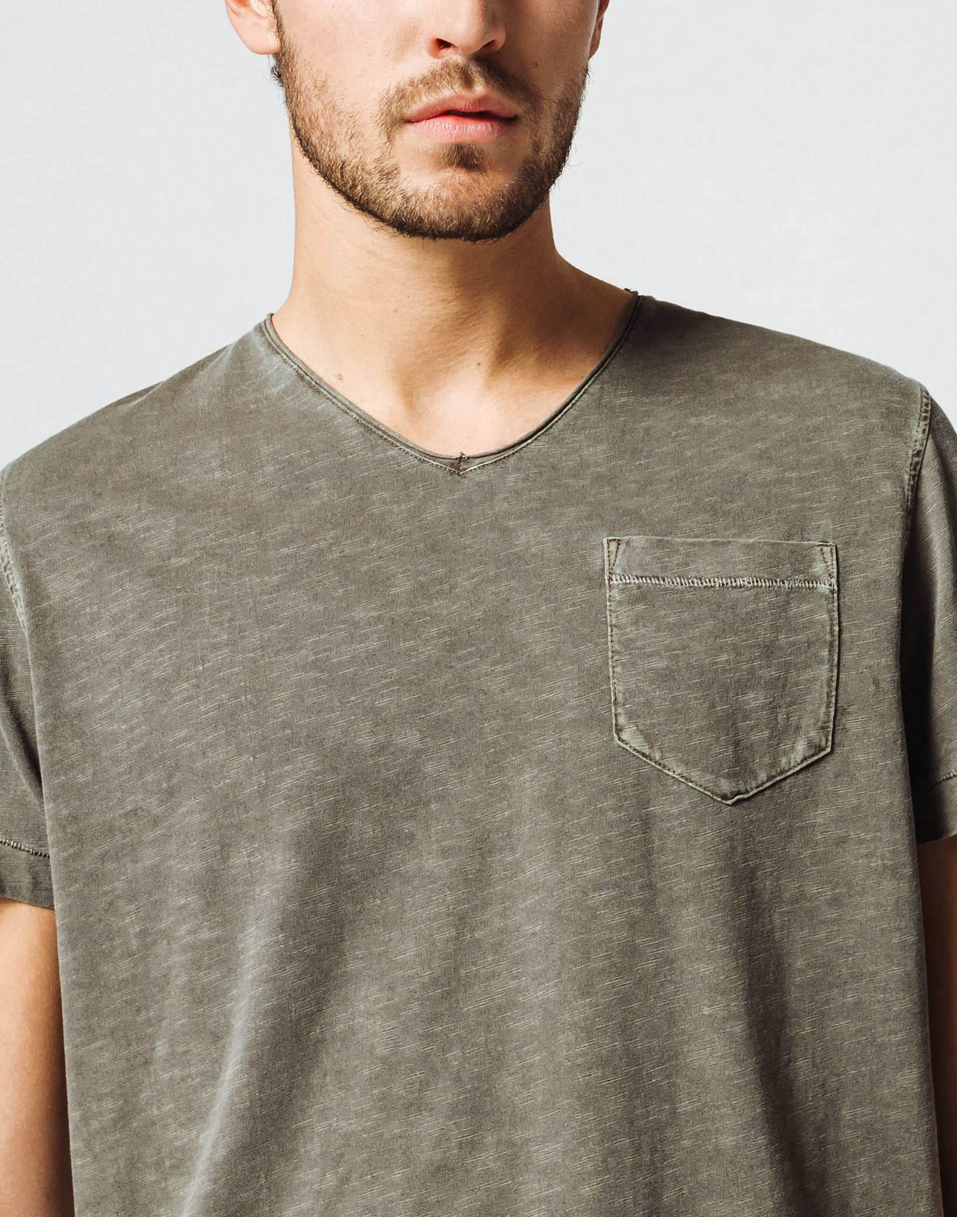 T-Shirt mit V-Ausschnitt Khaki