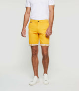 Bermuda-Shorts mit gelbem Fantasiemuster "Slowly".